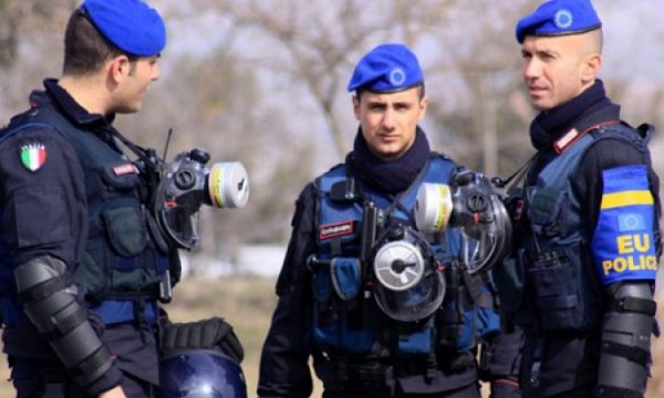 PËRSHKALLËZIMI I SITUATËS NË VERI TË KOSOVËS/ Reagon EULEX: Ndaj patrullës tonë në u hodh bombë molotov