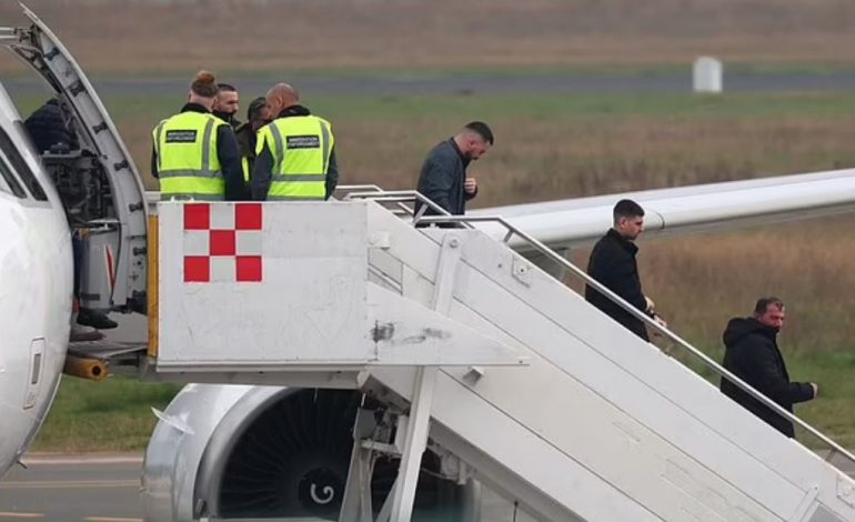 MARRËVESHJA BRITANI-SHQIPËRI PËR EMIGRANTËT/ Kthehen 40 shtetas shqiptarë që hynë ilegalisht përmes Kanalit Anglez