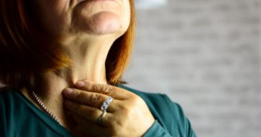 SI TA PËRGATISNI NË SHTËPI? “Ilaçet” natyrale për dhimbjet e fytit