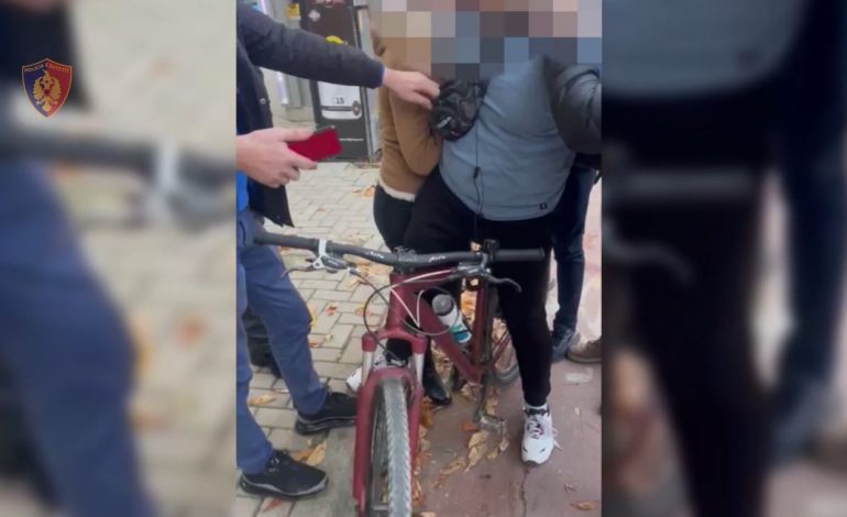 “MË JEP 4 MILIONË OSE…”/ Kanosi një person, arrestohet i riu në Elbasan. 35-vjeçari u kap mat duke…