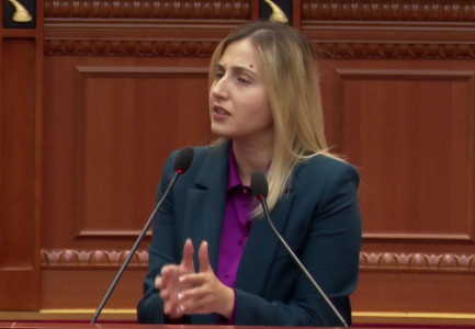 “PRESIDENTIN DONI TA KTHENI NË KUKULLL…”/ Zhupa për ligjin e dekoratave: Kompetencat i mori Rama për qokat e tij! Do që të mbledhë sa më shumë vota