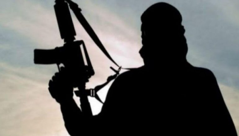 “PAGUHEJ 100 DOLLARË…”/ U bë pjesë e ISIS-it së bashku me familjen në vitin 2015, dënohet me katër vjet e tetë muaj burg
