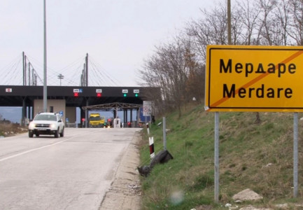 TENSIONET NË VERI/ Pika kufitare e Merdares mbetet e mbyllur, nuk lejohet qarkullimi. Ja ç’po ndodh