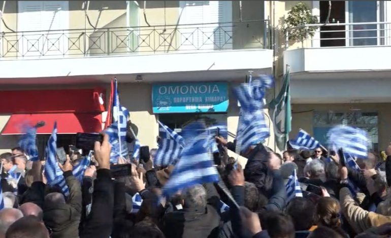 “ÇDO QEVERI GREKE DO JETË NË KRAHUN TUAJ”/ Mitsotakis para banorëve të Himarës: Keni mbajtur të ndezur në zemrat tuaja…