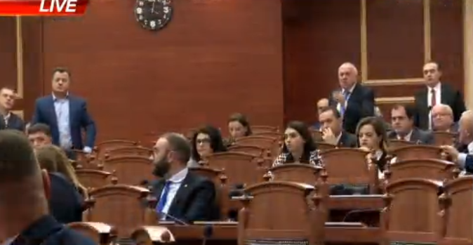 DEBAT NË SEANCË/ Noka: Pse më keni nxjerrë nga grupi i PD, do ju padis! Nikolla: Lidhet me vendimmarrjen e… Alibeaj: Je kokrra e legenit