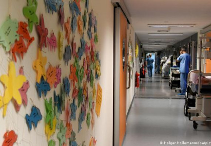 VIRUSI RS QË PO PREK RRUGËT E FRYMËMARRJES TEK FËMIJËT/ Spitalet në gjendje të jashtëzakonshme në Gjermani