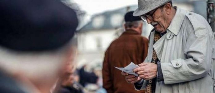 BONUSI I VITIT TË RI/ Nis shpërndarja për pensionistët. Ja kalendari i tërheqjes