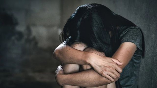 SHIFRA ALARMANTE/ Britania: Dy vite burg për këdo që ngacmon seksualisht në vende publike