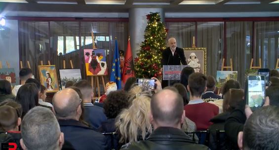 KONKURSI I PIKTURËS “SHQIPËRIA IME”/ Rama ndan certifikatat për artistët e vegjël: Qendroni larg telefonave