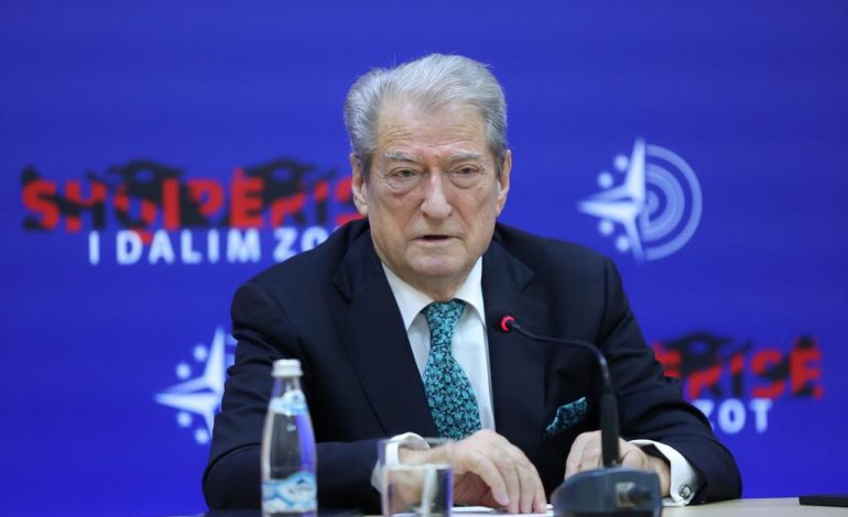 VDEKJA E 48 VJEÇARES NË BASHKINË E LUSHNJËS/ Reagon Berisha: I hoqën ndihmën ekonomike! Pashpirtësi dhe vetëm pashpirtësi