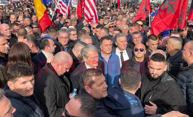 PAMJET/ U godit në fytyrë me gusht, ja si është gjendja e Sali Berishës! Nuk u tërhoq nga protesta