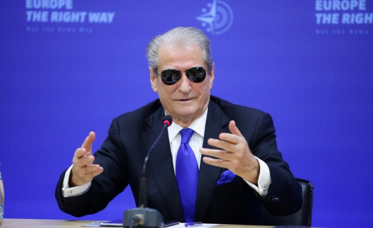 “MIDIS NËNËS TIME DHE TË VËRTETËS, ZGJEDH…”/ Berisha rrëfen takimin me mikun francez kur ishte 28 vjeç: Ai ishte në një vend të lirë, unë në një diktaturë