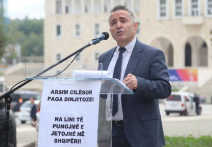 BOJKOT GJATË SEYONIT TË PROVIMEVE? Kreu i Sindikatës së Pedagogëve: Kërkesat tona të mos kalojnë në “kalendat greke”
