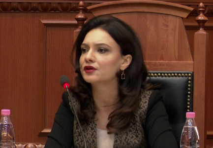 TENSIONET NË KUVEND/ Spiropali: Të mos guxojë asnjë deputet, sado me zë të trashë të pengojë ministrat të përgjigjen