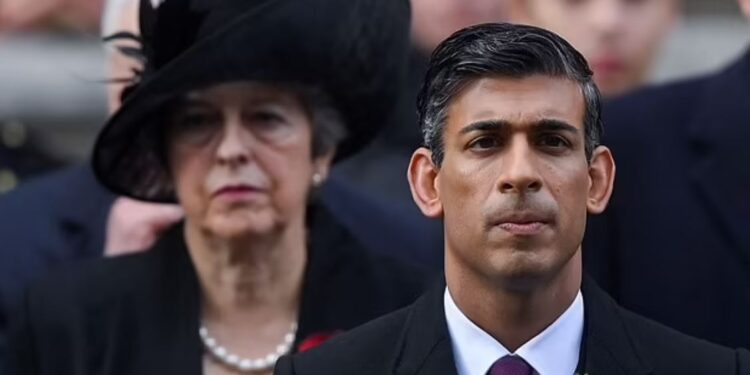 RISHI SUNAK TAKOHET ME THERESA MAY/ Kërkon mbështetje për planin me emigrantët e paligjshëm