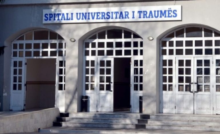 E RËNDË/ Masakrohet me mjete të forta mjeku në Gramsh, 59-vjeçari në koma te Trauma