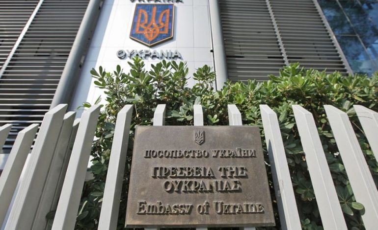 ÇFARË PO NDODH? Tjetër zarf i përgjakur në ambasadën e Ukrainës në Greqi