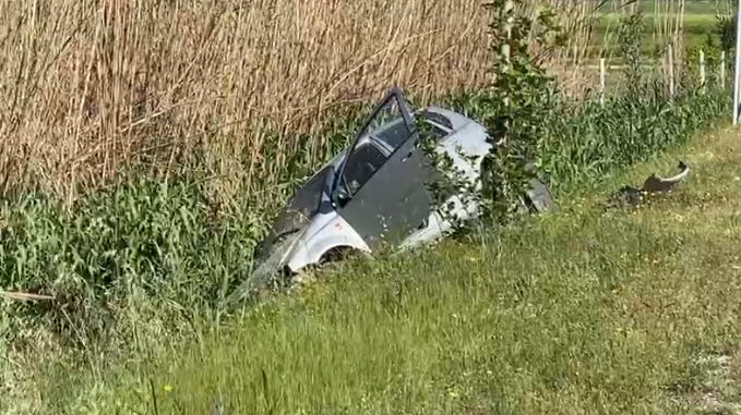 AKSIDENT TRAGJIK/ Makina bie në kanal, humb jetën një person në Gramsh, plagosen… (EMRI)