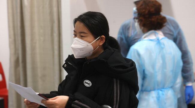 VALA E RE E COVID NË KINË/ Japonia vendos masa shtesë, tampon për qytetarët e vendit fqinj