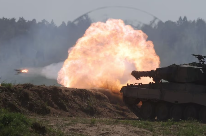 LUFTA/ Tanket “Leopard” do të dërgohen në Kiev, Gjermania autorizon Poloninë për dërgesën