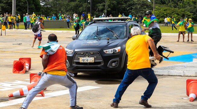 PËRLESHJET NË BRAZIL/ Arrestohen mbi një mijë mbështetës të Bolsonaros