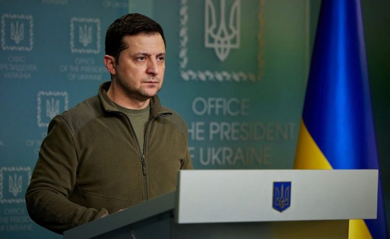 REFORMA KUNDËR KORRUPSIONIT NË UKRAINË/ Zelensky godet me “dorë të hekurt” zyrtarët, nisin dorëheqjet e para