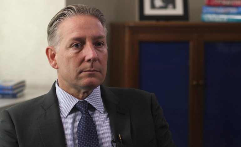 “BASHKËPUNOI ME NJË OLIGARK RUS”/ VOA për arrestimin e ish-zyrtarit të FBI: Në 2017 u takua me Ramën. Folën mbi…