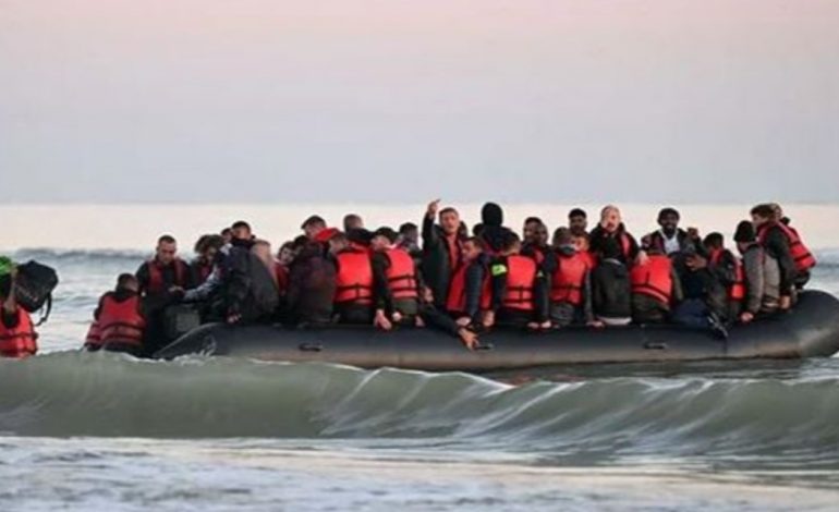 “DETI ËSHTË I RREZIKSHËM…”/ Ambasada e MB mesazh shqiptarëve që largohen nga vendi: Mos rrezikoni!