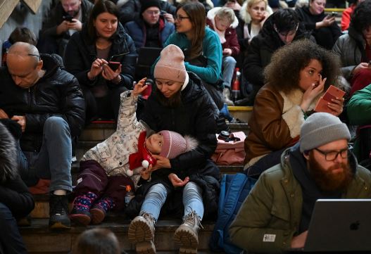 RUSIA SULME MASIVE/ Ukrainasit dynden drejt stacioneve të metrove