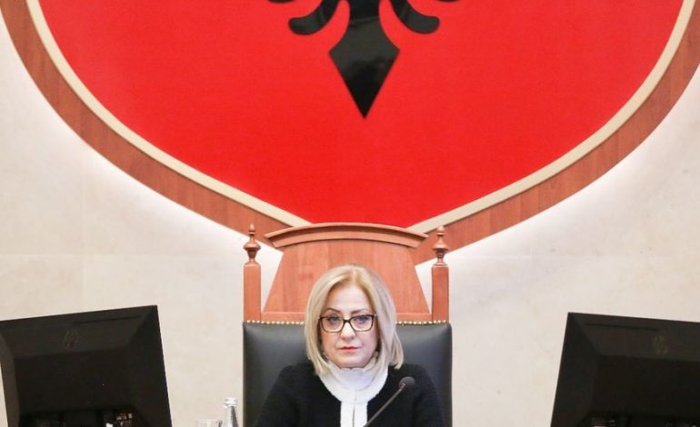 “SHKELI RREGULLOREN”/ Grupi Parlamentar i PD-së nis procedurat për shkarkimin e Lindita Nikollës
