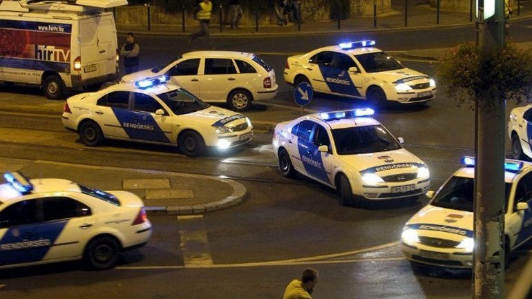 PANIK NË BUDAPEST/ Një person sulmon me thikë 3 efektivë policie, humb jetën njëri prej tyre