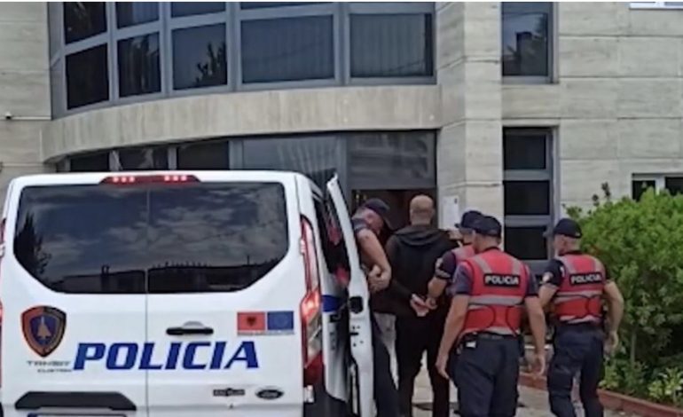 KAPET MAT/ Po transportonte 8 emigrantë të paligjshëm, arrestohet 33-vjeçari në Tepelenë