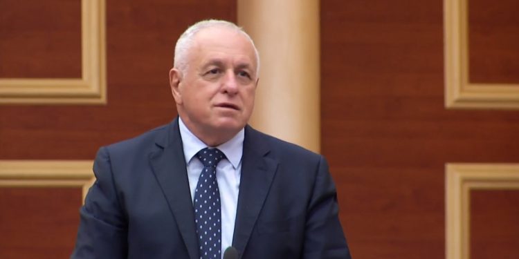 U PËRJASHTUA NGA GRUPI I PD/ Shehu: Të shpëtojmë Alibejan, është rënduar shumë nga gjeli…