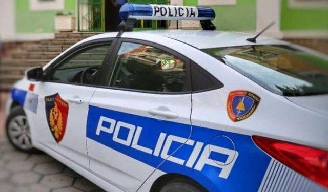 ZBARDHET GRABITJA/ Vodhën nën kërcënimin e armës xhiron ditore të një dyqani në Durrës, në pranga dy autorët e dyshuar