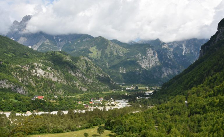 “PARAJSË E VOGËL PËR ALPINISTËT”/ Media e njohur franceze i bën jehonë alpeve të Shqipërisë