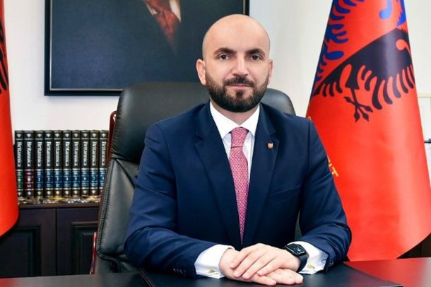 THYEN HESHTJEN/ Gledis Nano: Çfarë do të bëja nëse do të isha qoftë dhe një çast më shumë në krye të Policisë së Shtetit