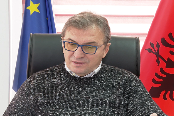 GRIPI/ Shefi i shërbimit të urgjencës: KUJDES! Jo me vrap në spital, rrezikoni…