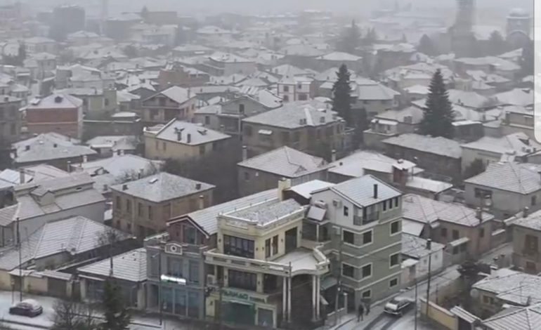 MBULOHET NGA BORA QYTETI I KORÇËS/ Temperatura mesatare -3, ja si paraqitet situata
