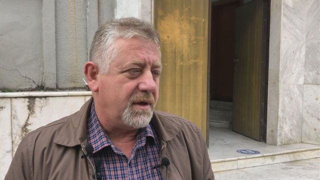 U KAP NË SHTËPI BARI/ Avokati i Fredi Krasniqit: I duheshin lekë për një ndërhyrje kirurgjikale, armët ishin harruar nga familjarët