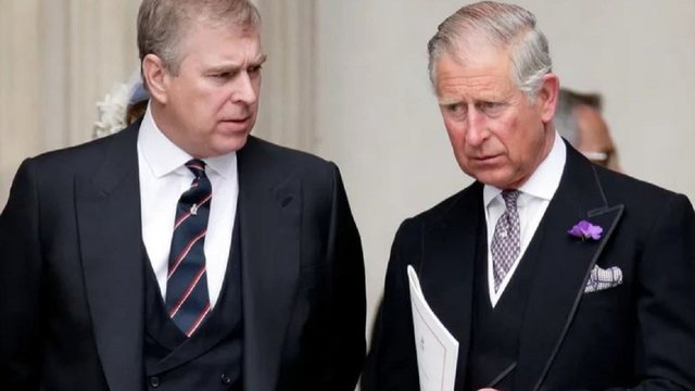 "PLAS" KEQ NË FAMILJEN MBRETËRORE/ Mbreti Charles dëbon nga Pallati Buckingham vëllain e tij