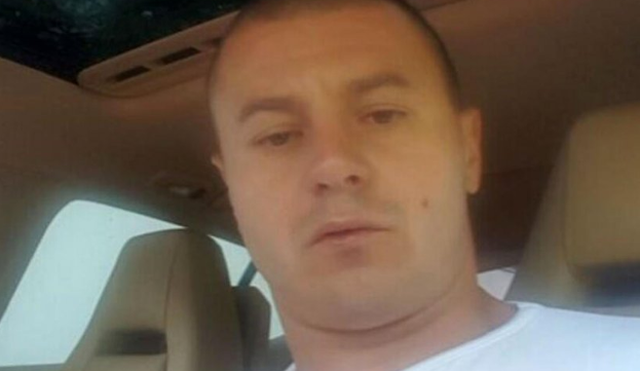 HORROR/ Babai MASAKRON me sëpatë vajzën e tij 1 vjeçe dhe ish-bashkëshorten, e shtyp kamioni kur po largohej