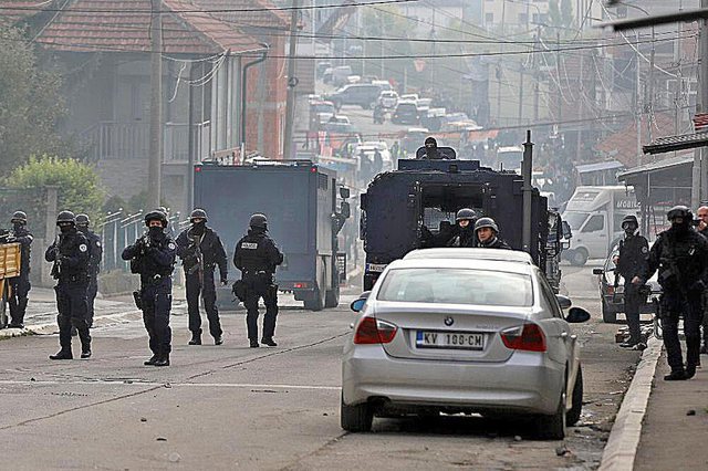 PËRPLASJE ME ARMË NË VERI TË KOSOVËS/ Disa persona të dyshuar sulmojnë policinë