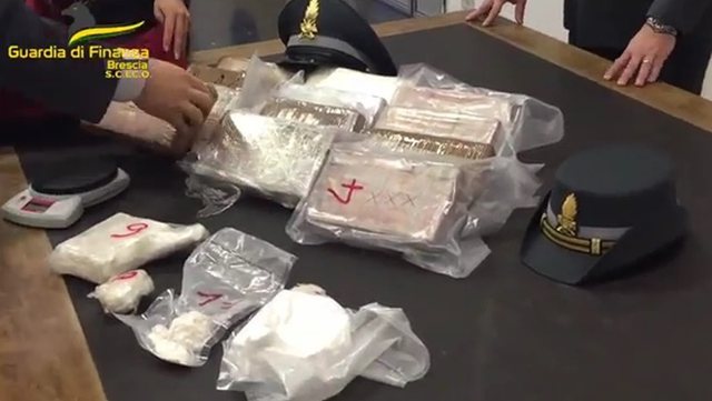 “ME QETËSI DHE DASHURI”/ Zbardhen përgjimet e trafikantëve të drogës: Më bënë përshtypje ato bij k****