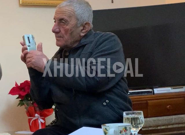 VIDEOLAJM/ Babai i Aleks Nikës dëgjon urdhërin për vrasjen e të birit në 21 Janar