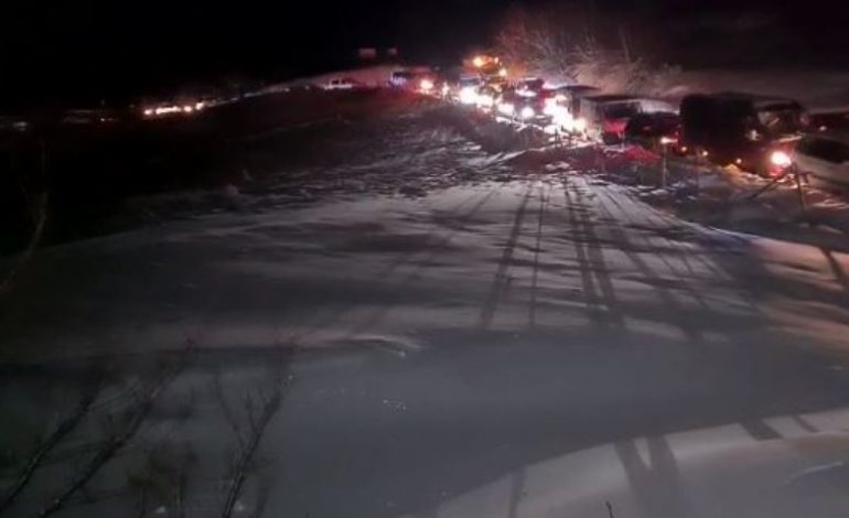 MOTI I KEQ/ Reshjet e dëborës bllokuan Rrugën e Arbrit, si paraqitet situata sot në Dibër