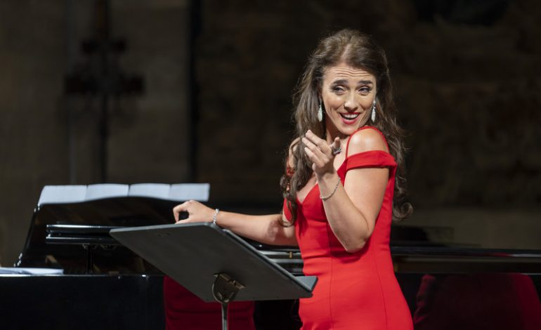 ÇMIMET NDËRKOMBËTARE TË MUZIKËS KLASIKE/ Sopranoja shqiptare, Ermonela Jaho shpallet “Artistja e vitit”