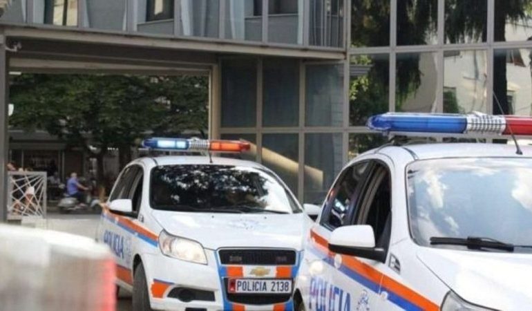 MERRTE PARA NGA QYTETARËT/ Arrestohet punonjësi i administratës shtetërore në Tiranë