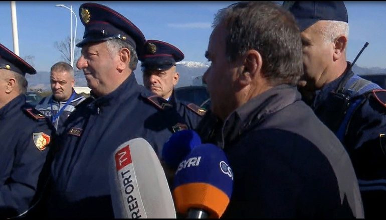 “KU E GJETËN ME 4 EURO METRI?” Banorët e Bërxullës paralajmërojnë firmën ndërtuese: Mos të marrin guximin që të vijnë në tokat tona