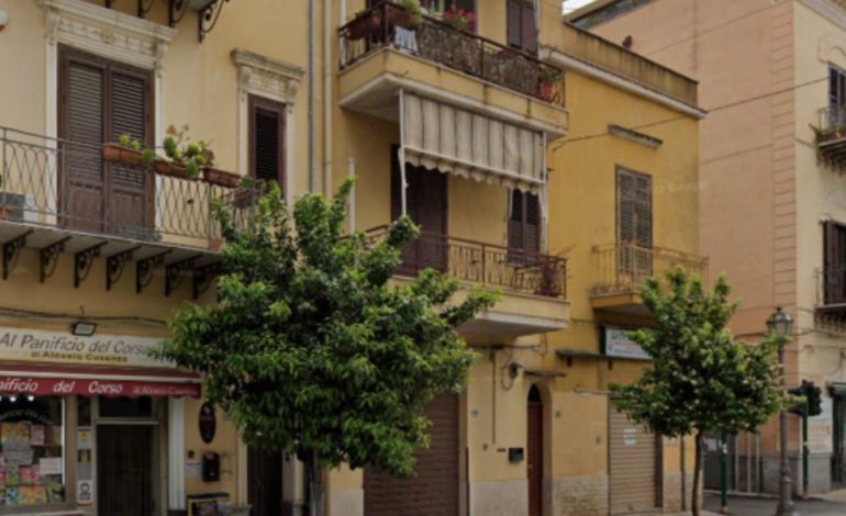 E RËNDË NË ITALI/ 17-vjeçarja mbyt nënën e saj