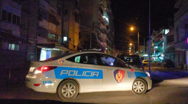 KUSH PO KËRKOHET? Policia e Shtetit zbarkon tek Xhamlliku, kontrolle kudo